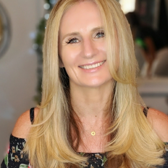 Meet your Posher, Laura - Picture 1 of 1